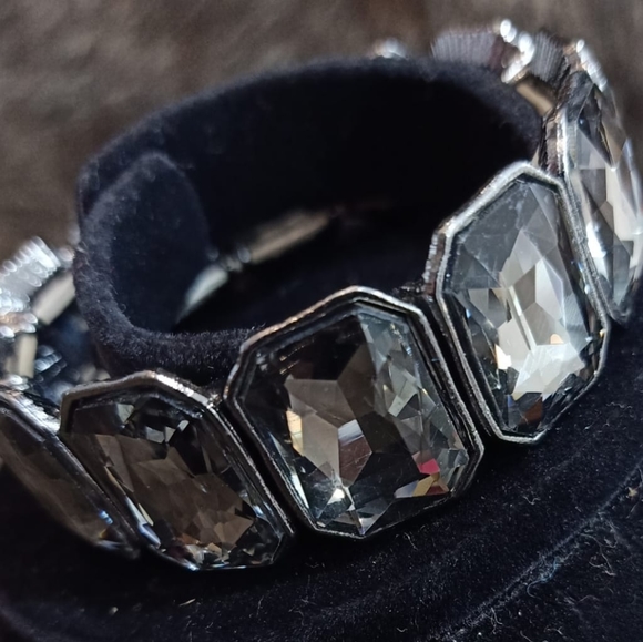 Earings - Picture 3 of 4